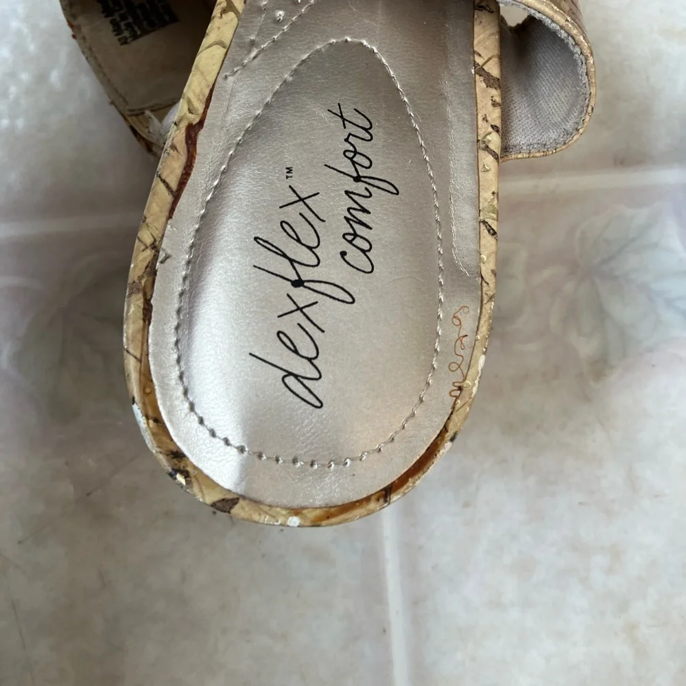 Dexflex gold coin embellished wedge slide sandals 9.5‎ wide